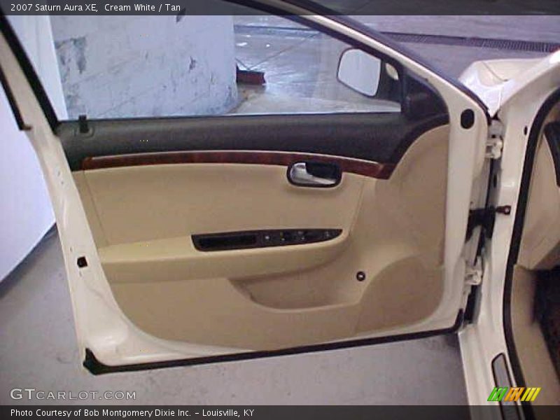 Cream White / Tan 2007 Saturn Aura XE
