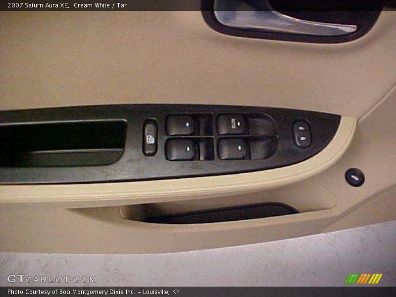 Cream White / Tan 2007 Saturn Aura XE