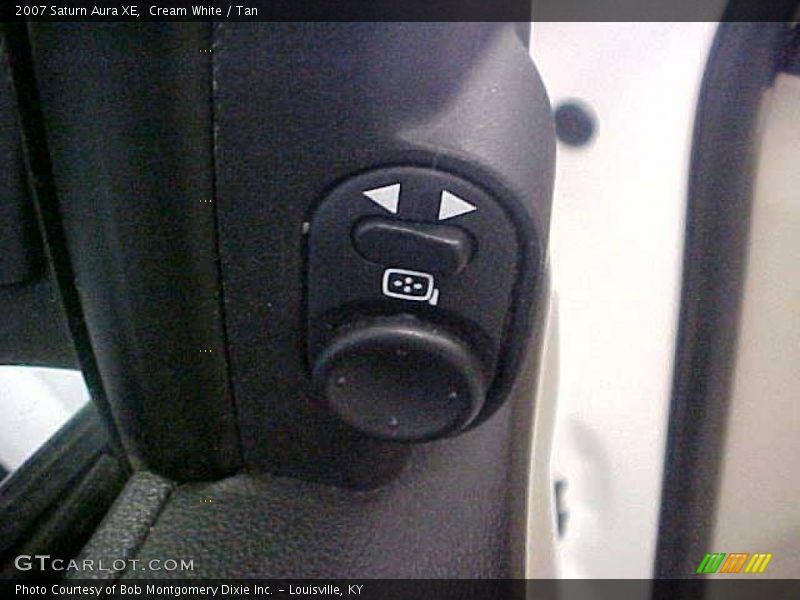 Cream White / Tan 2007 Saturn Aura XE