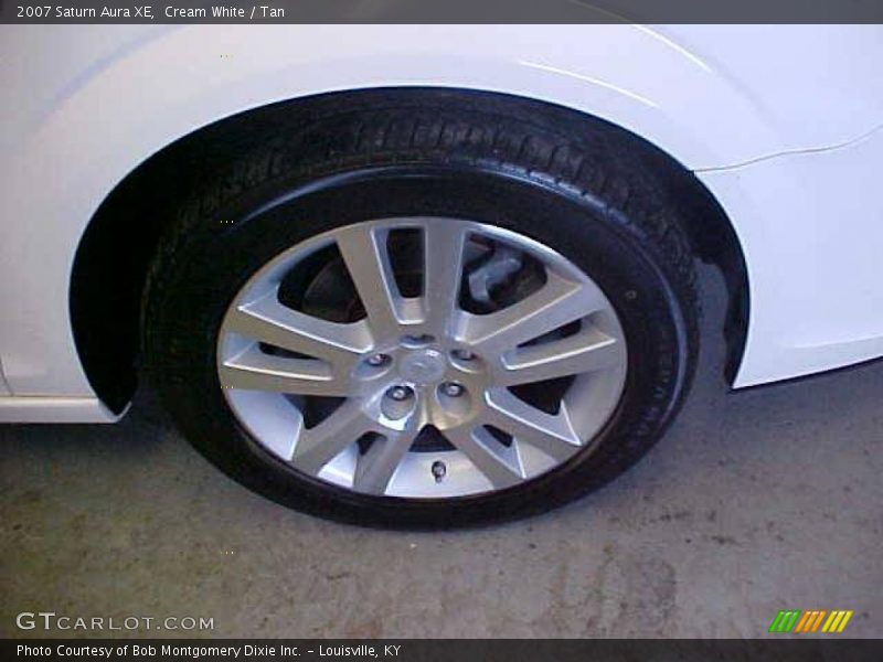 Cream White / Tan 2007 Saturn Aura XE