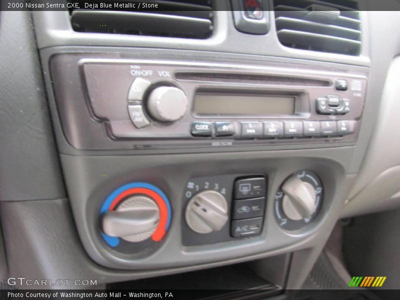 Deja Blue Metallic / Stone 2000 Nissan Sentra GXE