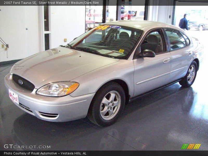 Silver Frost Metallic / Medium/Dark Flint 2007 Ford Taurus SE