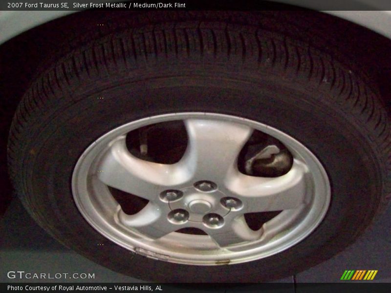 Silver Frost Metallic / Medium/Dark Flint 2007 Ford Taurus SE