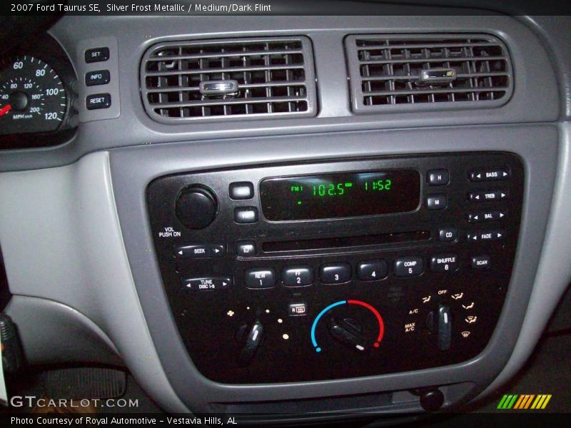 Silver Frost Metallic / Medium/Dark Flint 2007 Ford Taurus SE