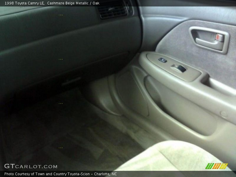 Cashmere Beige Metallic / Oak 1998 Toyota Camry LE