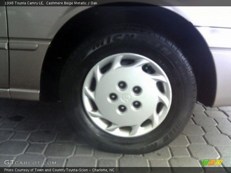 Cashmere Beige Metallic / Oak 1998 Toyota Camry LE