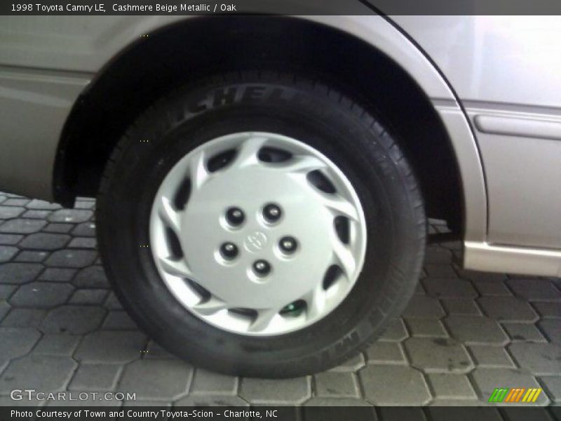Cashmere Beige Metallic / Oak 1998 Toyota Camry LE