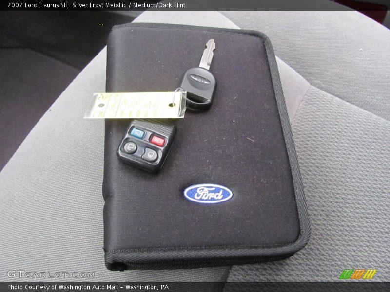 Silver Frost Metallic / Medium/Dark Flint 2007 Ford Taurus SE