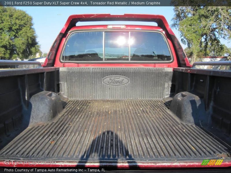Toreador Red Metallic / Medium Graphite 2001 Ford F250 Super Duty XLT Super Crew 4x4