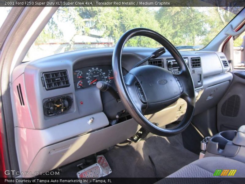 Toreador Red Metallic / Medium Graphite 2001 Ford F250 Super Duty XLT Super Crew 4x4