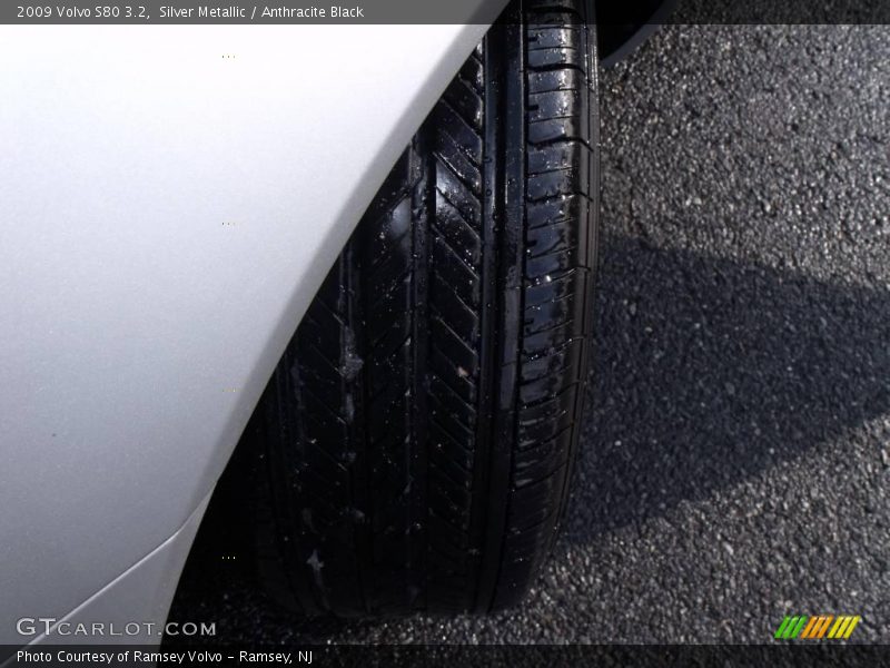 Silver Metallic / Anthracite Black 2009 Volvo S80 3.2