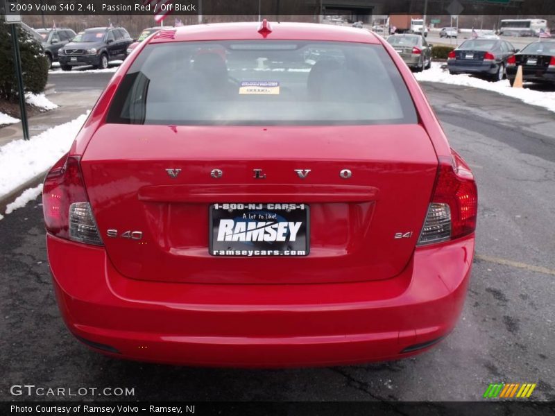 Passion Red / Off Black 2009 Volvo S40 2.4i