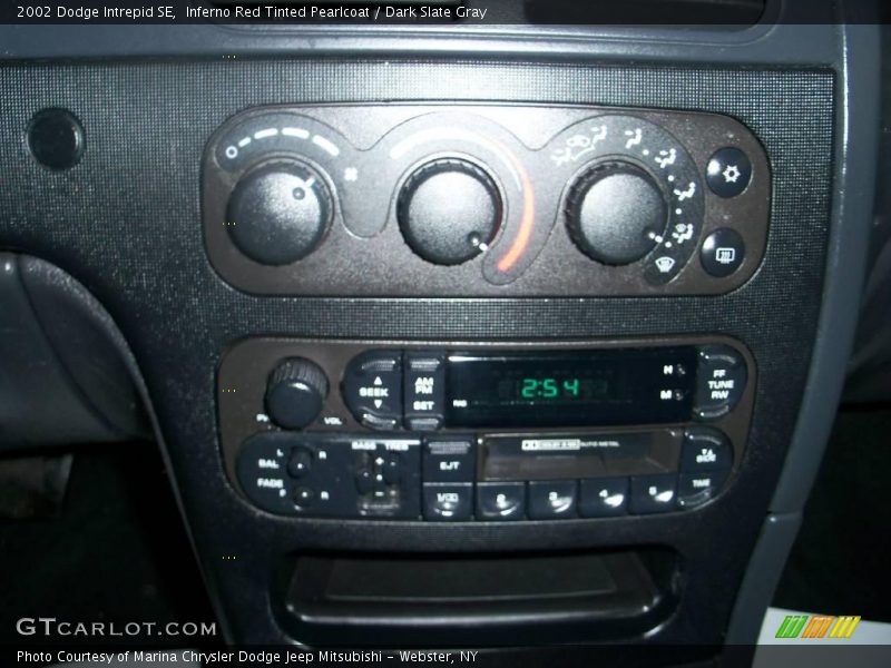 Inferno Red Tinted Pearlcoat / Dark Slate Gray 2002 Dodge Intrepid SE