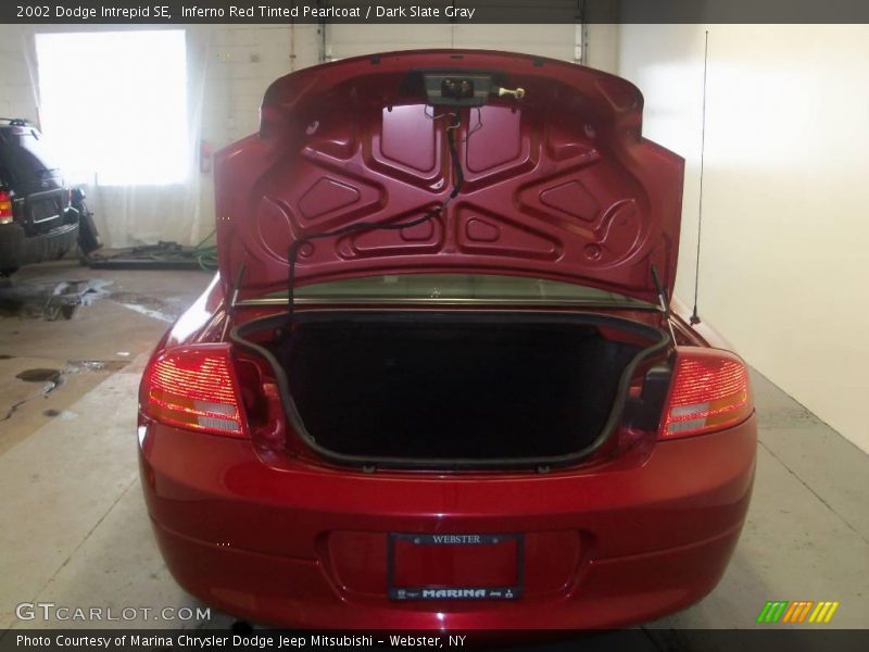 Inferno Red Tinted Pearlcoat / Dark Slate Gray 2002 Dodge Intrepid SE