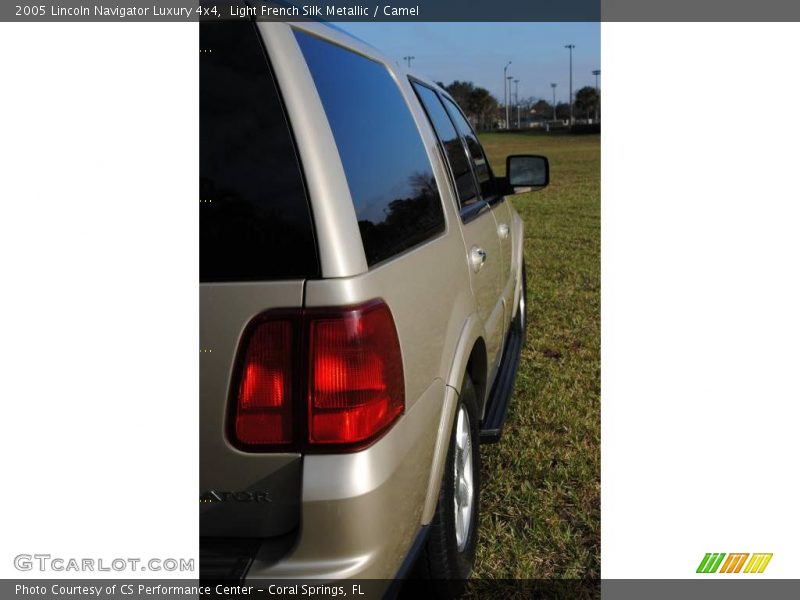 Light French Silk Metallic / Camel 2005 Lincoln Navigator Luxury 4x4