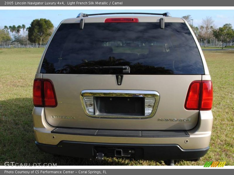 Light French Silk Metallic / Camel 2005 Lincoln Navigator Luxury 4x4