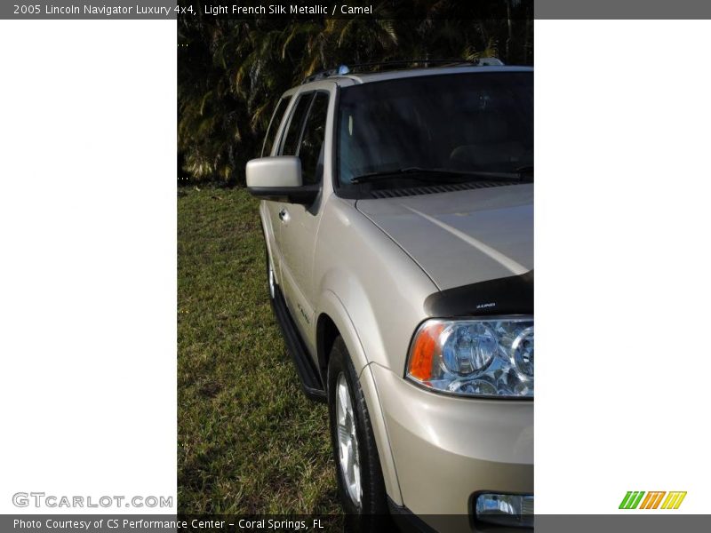 Light French Silk Metallic / Camel 2005 Lincoln Navigator Luxury 4x4