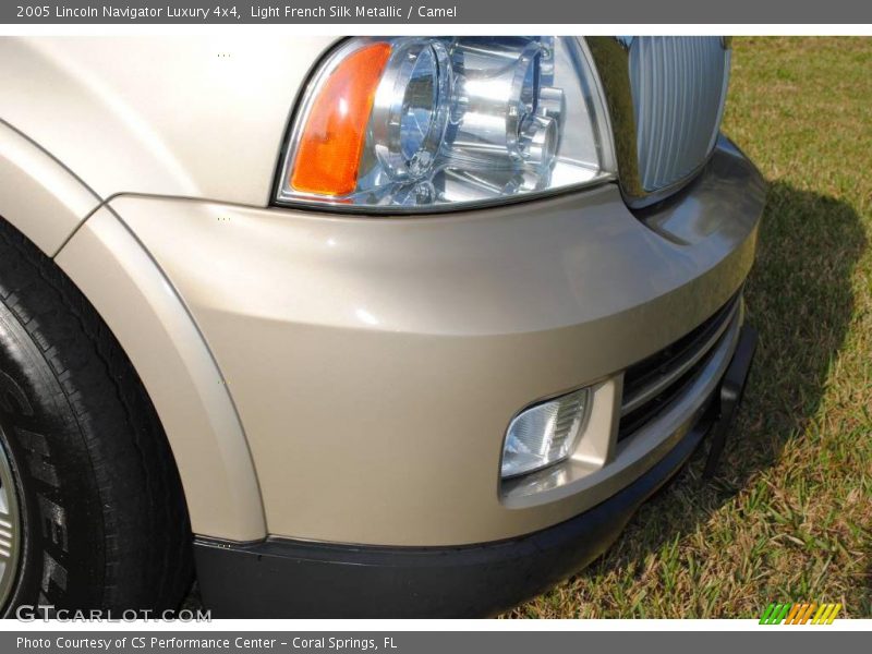 Light French Silk Metallic / Camel 2005 Lincoln Navigator Luxury 4x4