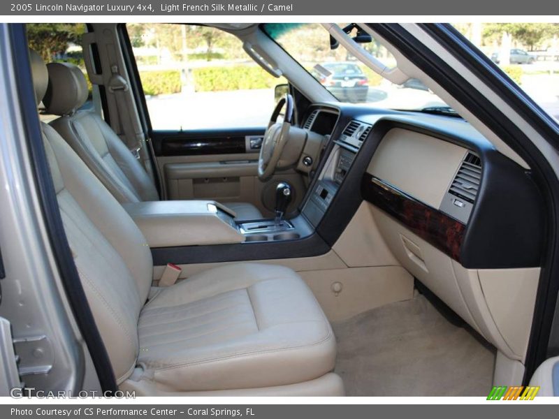 Light French Silk Metallic / Camel 2005 Lincoln Navigator Luxury 4x4