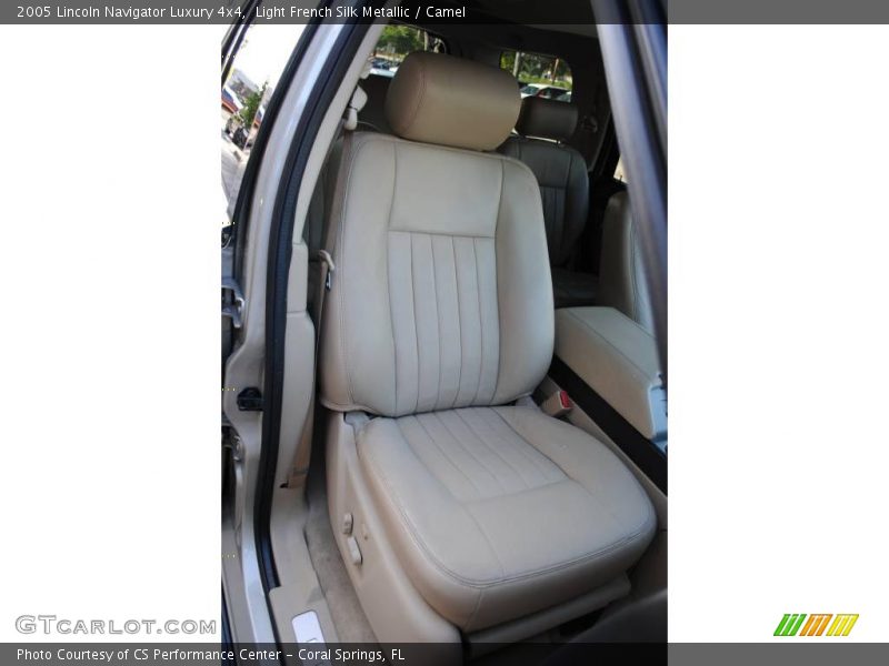 Light French Silk Metallic / Camel 2005 Lincoln Navigator Luxury 4x4