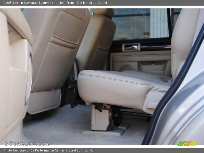 Light French Silk Metallic / Camel 2005 Lincoln Navigator Luxury 4x4