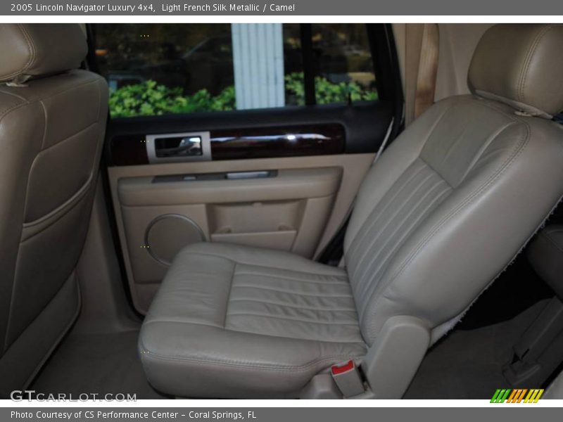 Light French Silk Metallic / Camel 2005 Lincoln Navigator Luxury 4x4