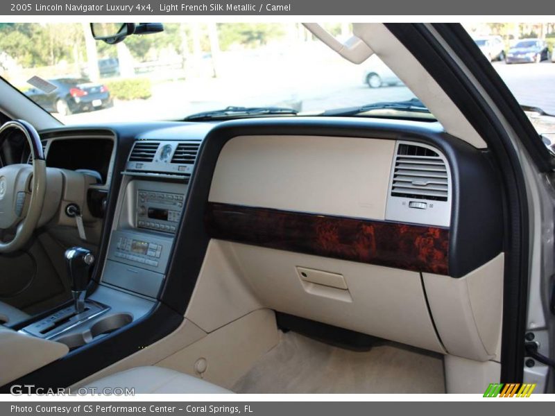 Light French Silk Metallic / Camel 2005 Lincoln Navigator Luxury 4x4