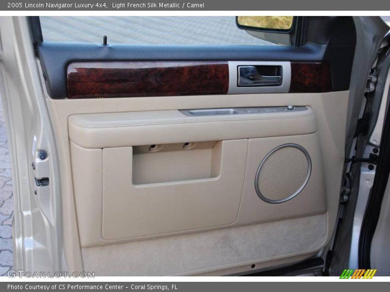 Light French Silk Metallic / Camel 2005 Lincoln Navigator Luxury 4x4
