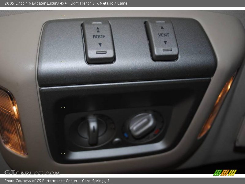 Light French Silk Metallic / Camel 2005 Lincoln Navigator Luxury 4x4