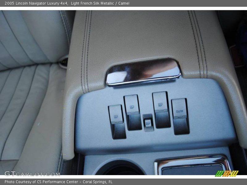 Light French Silk Metallic / Camel 2005 Lincoln Navigator Luxury 4x4