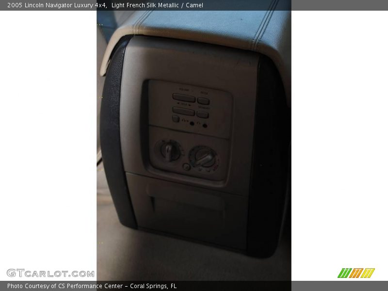 Light French Silk Metallic / Camel 2005 Lincoln Navigator Luxury 4x4