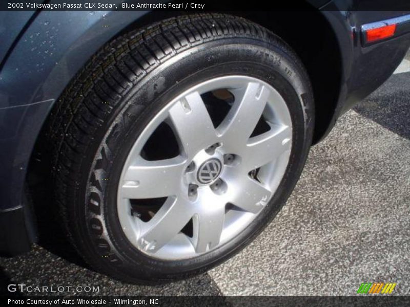 Blue Anthracite Pearl / Grey 2002 Volkswagen Passat GLX Sedan