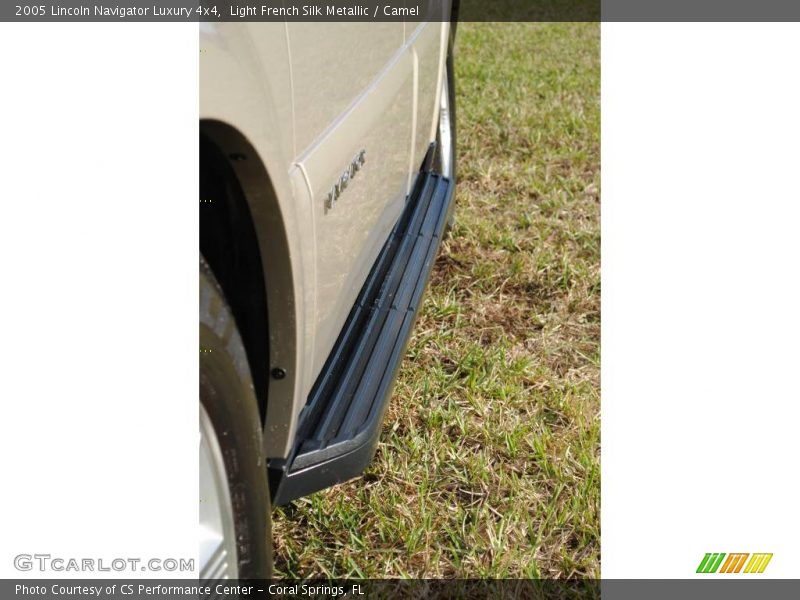 Light French Silk Metallic / Camel 2005 Lincoln Navigator Luxury 4x4