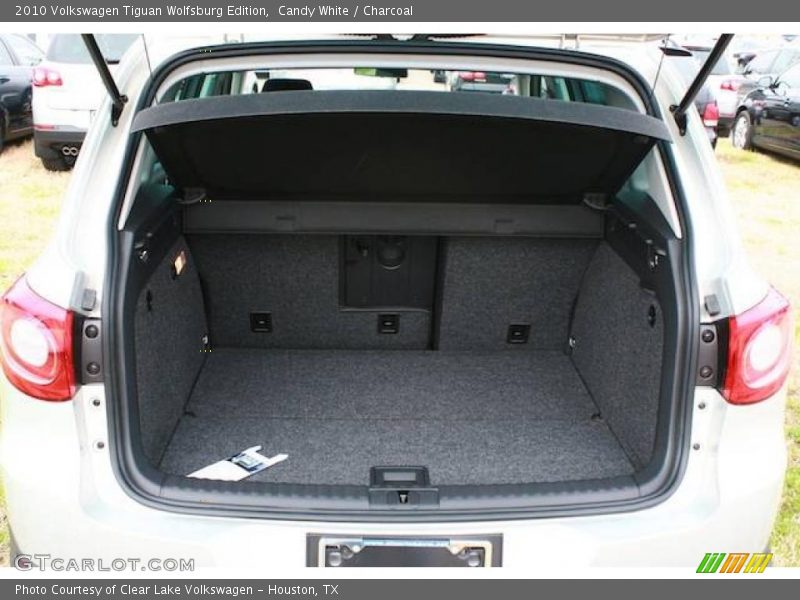 Candy White / Charcoal 2010 Volkswagen Tiguan Wolfsburg Edition