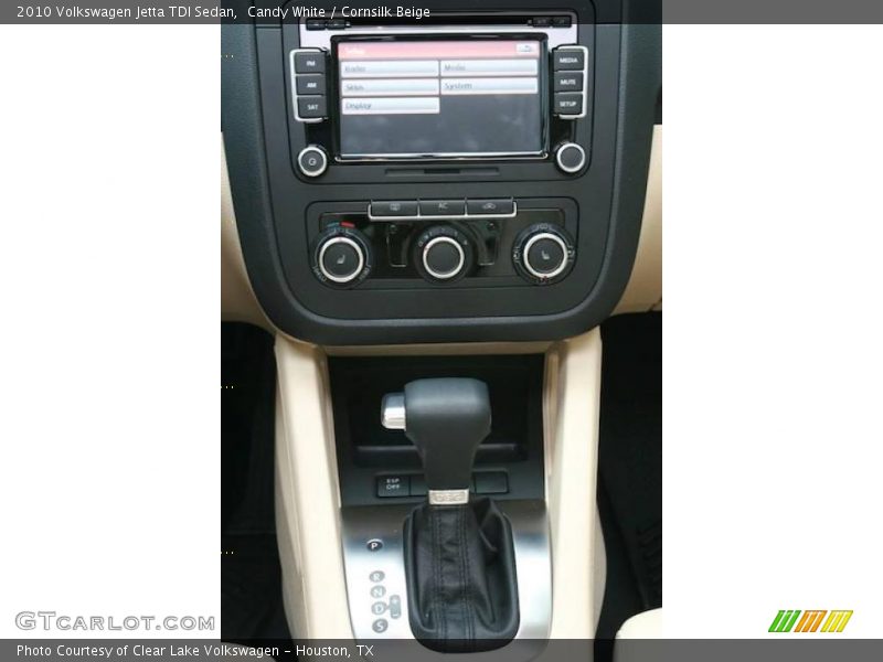 Candy White / Cornsilk Beige 2010 Volkswagen Jetta TDI Sedan