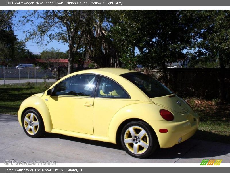 Yellow / Light Grey 2001 Volkswagen New Beetle Sport Edition Coupe