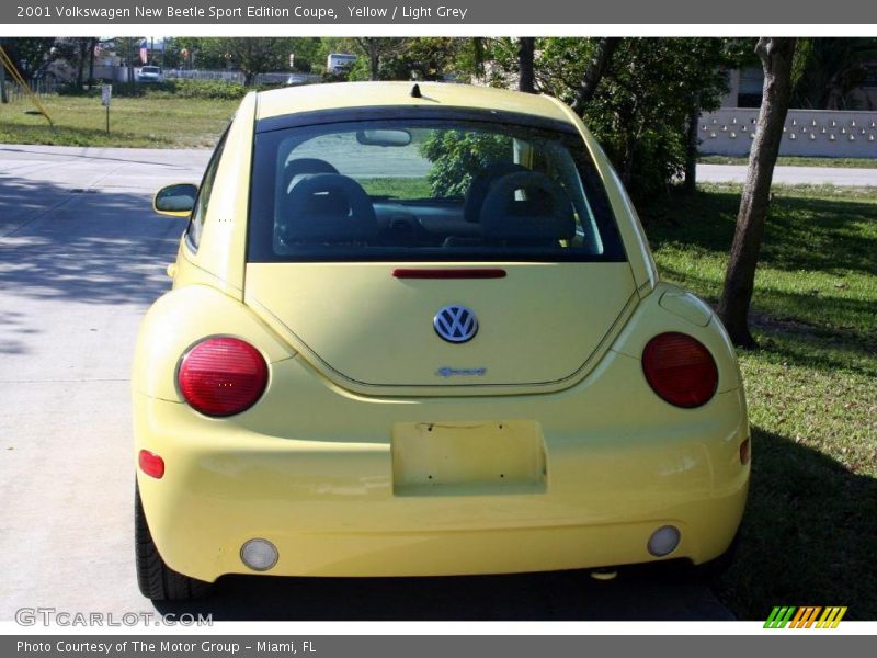 Yellow / Light Grey 2001 Volkswagen New Beetle Sport Edition Coupe