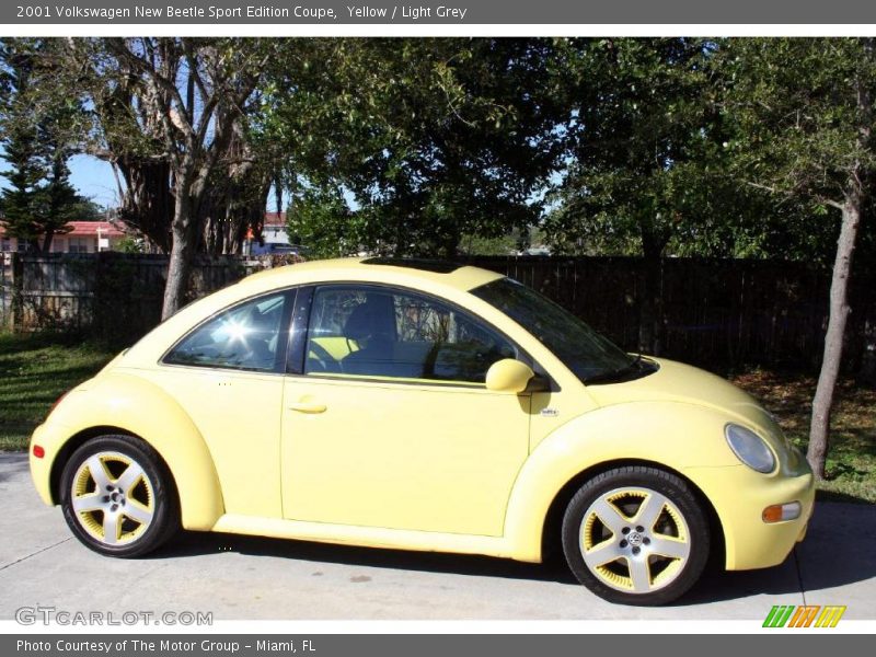 Yellow / Light Grey 2001 Volkswagen New Beetle Sport Edition Coupe