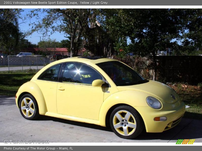 Yellow / Light Grey 2001 Volkswagen New Beetle Sport Edition Coupe