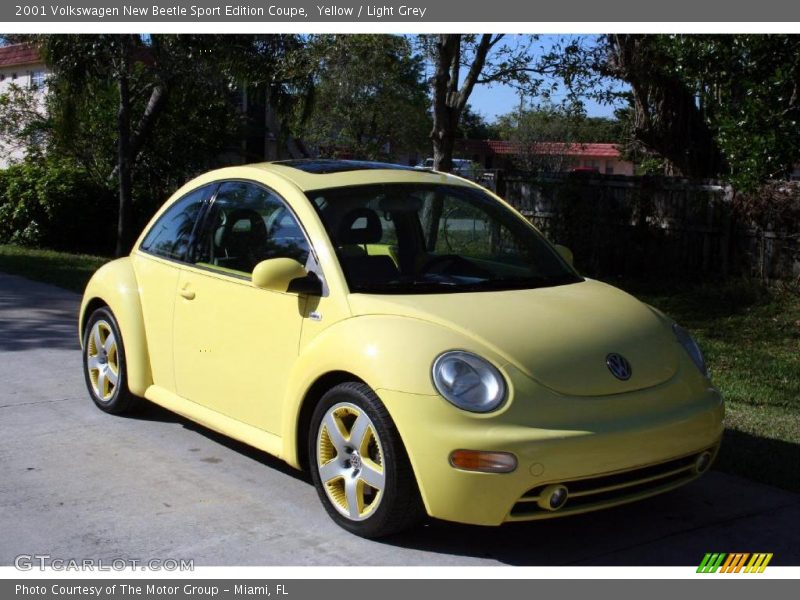 Yellow / Light Grey 2001 Volkswagen New Beetle Sport Edition Coupe