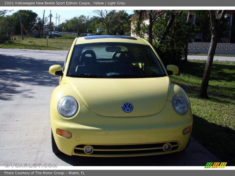 Yellow / Light Grey 2001 Volkswagen New Beetle Sport Edition Coupe