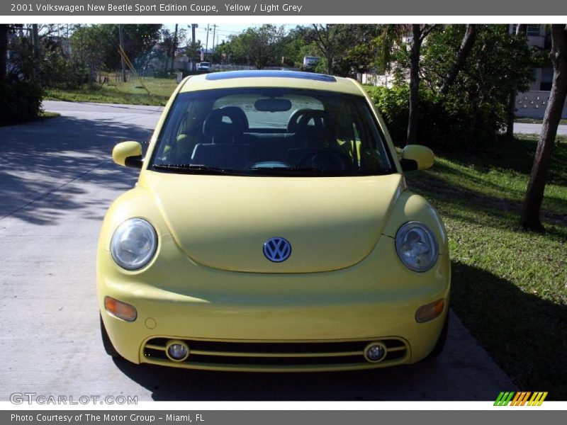 Yellow / Light Grey 2001 Volkswagen New Beetle Sport Edition Coupe