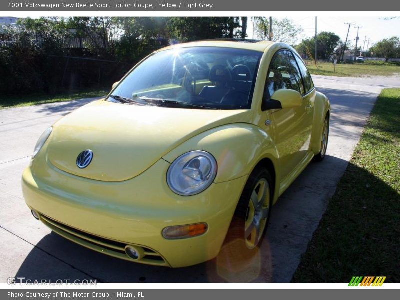 Yellow / Light Grey 2001 Volkswagen New Beetle Sport Edition Coupe