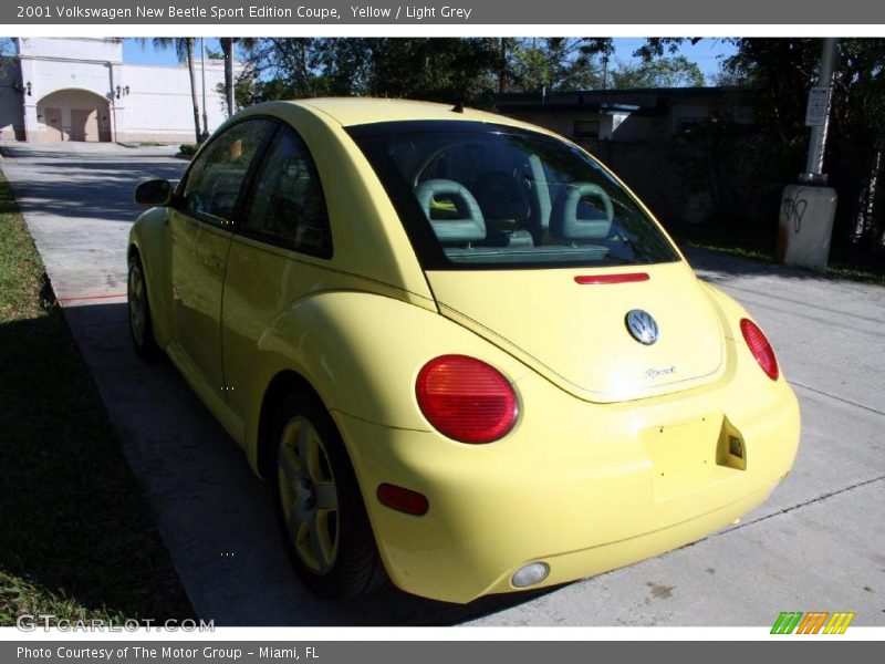 Yellow / Light Grey 2001 Volkswagen New Beetle Sport Edition Coupe