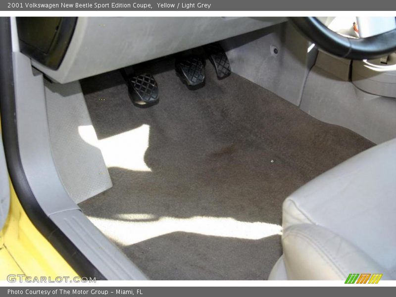 Yellow / Light Grey 2001 Volkswagen New Beetle Sport Edition Coupe