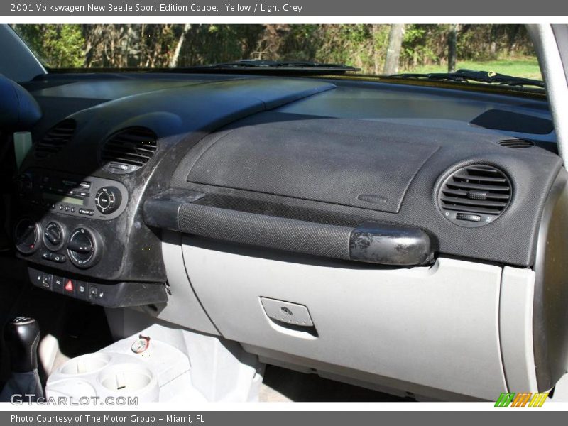 Yellow / Light Grey 2001 Volkswagen New Beetle Sport Edition Coupe