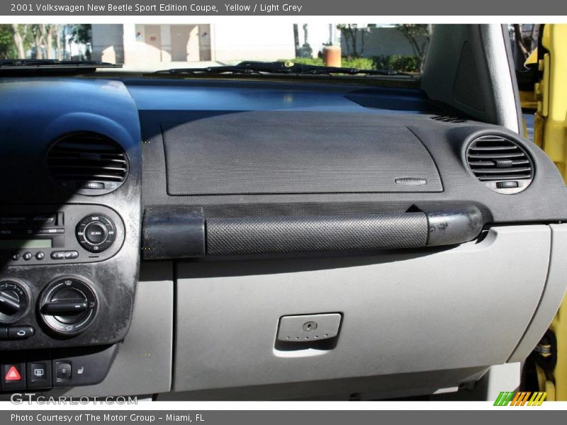 Yellow / Light Grey 2001 Volkswagen New Beetle Sport Edition Coupe