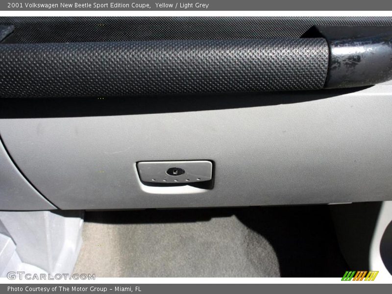 Yellow / Light Grey 2001 Volkswagen New Beetle Sport Edition Coupe