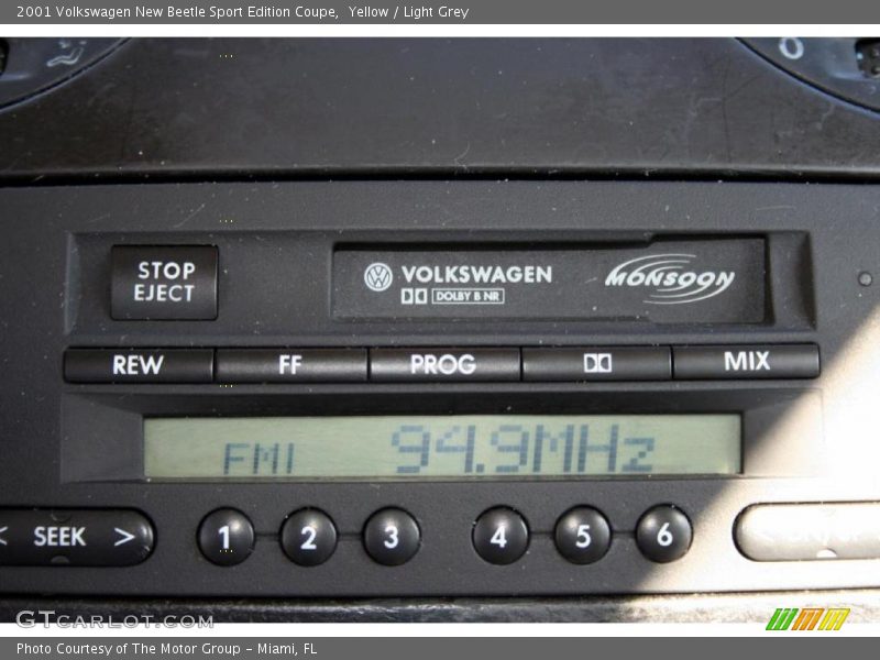 Yellow / Light Grey 2001 Volkswagen New Beetle Sport Edition Coupe