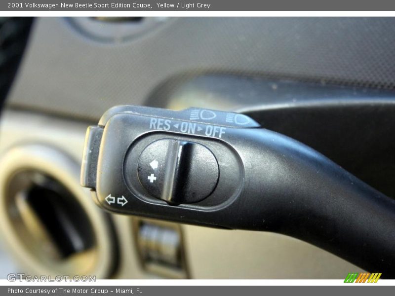 Yellow / Light Grey 2001 Volkswagen New Beetle Sport Edition Coupe